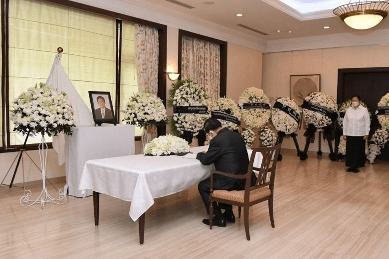 PM Hun Sen pays last respects to former Japanese Prime Minister Abe.