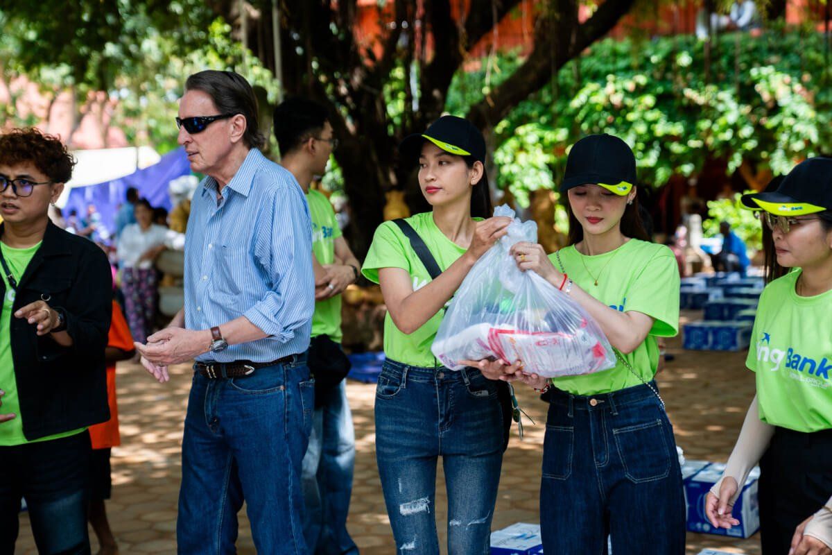 Wing Bank and Members of Royal Group of Companies Deliver Relief to Soldiers and Displaced Families in Siem Reap
