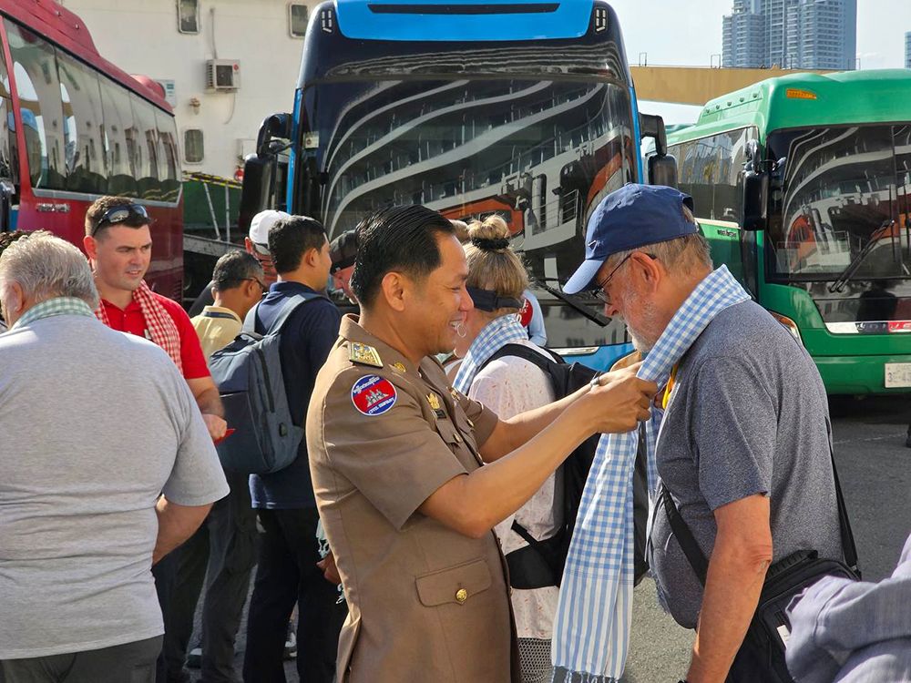 Cruise Ship Viking Venus Brings 856 Tourists to Sihanoukville