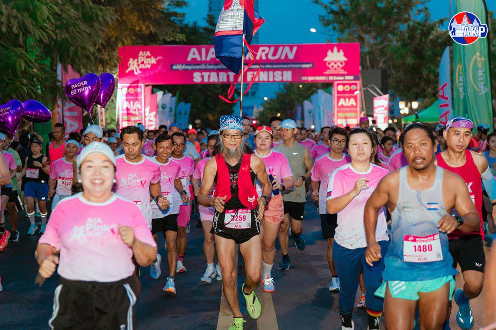 Officials at the AIA Pink Run 2026 awards stage in Phnom Penh